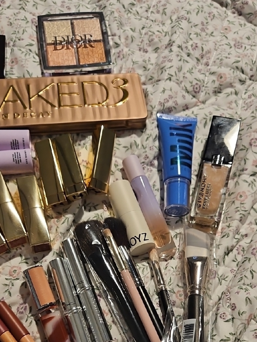 Large Lot Of Highend Cosmetics - Picture 5 of 9